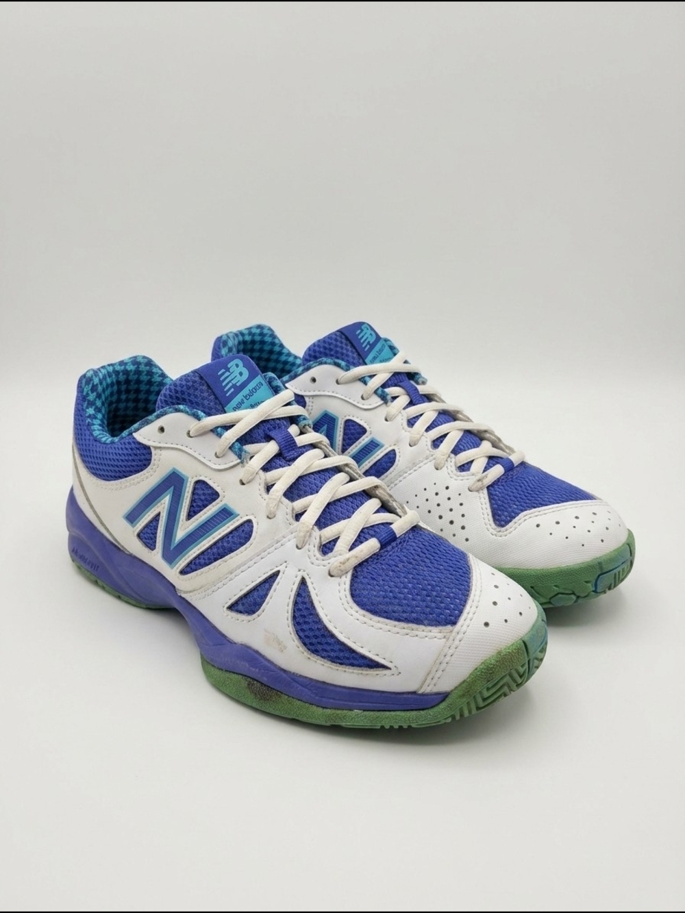 New Balance‎ Women's Size 8 Tennis Shoes White Purple Blue Athletic Sneakers